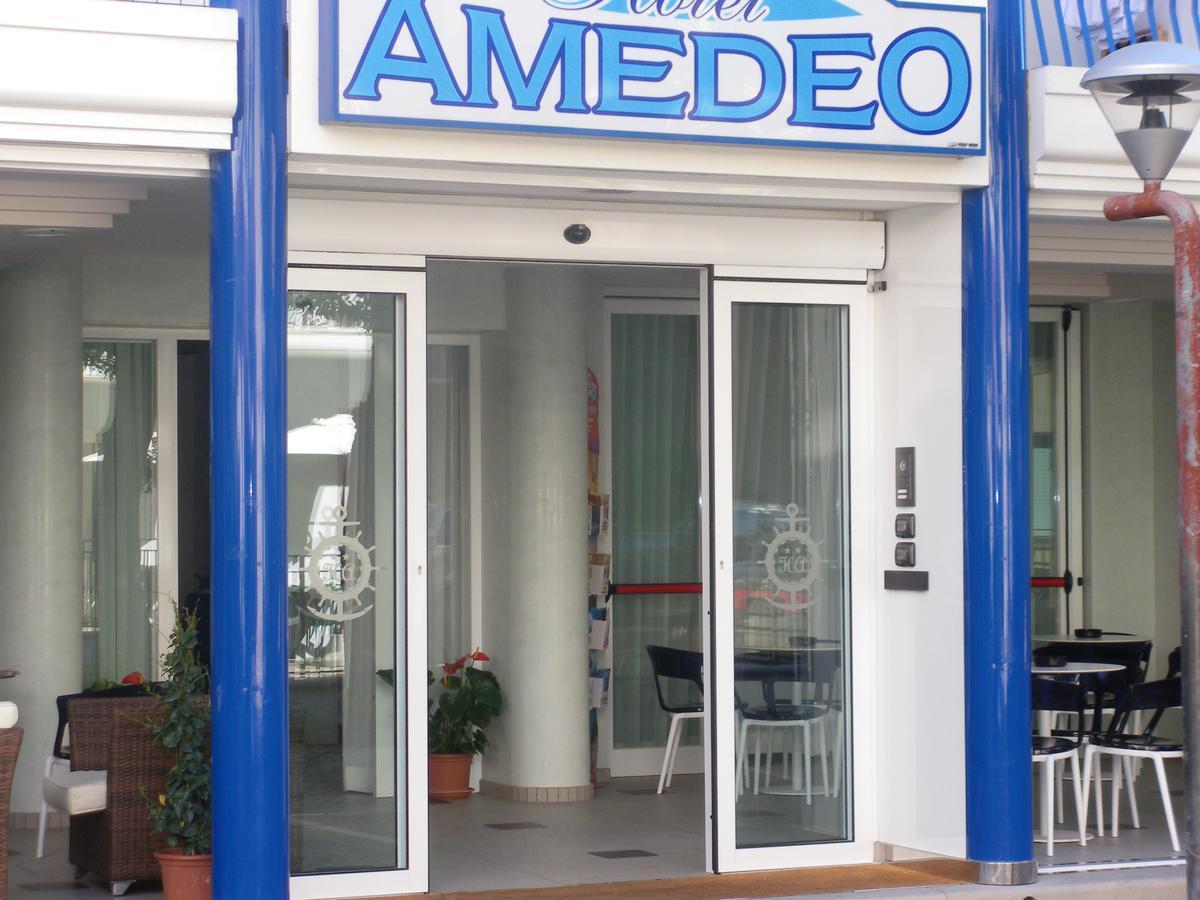 Hotel Amedeo Misano Adriatico Esterno foto
